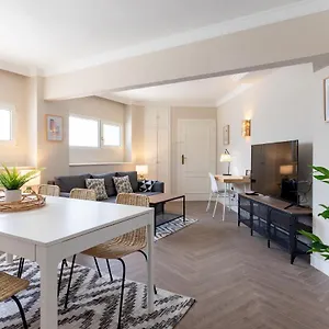 Apt In Neguri, 5 Min From The Beach & Metro Apartment